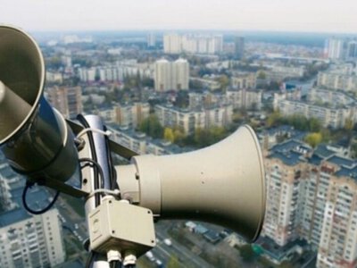 В Украине изменили правила воздушных тревог: как будут работать школы, ТРЦ и транспорт