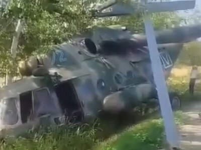 Летел на выборы – закончилось топливо: российский Ми-8 скатился в кювет во время аварийной посадки