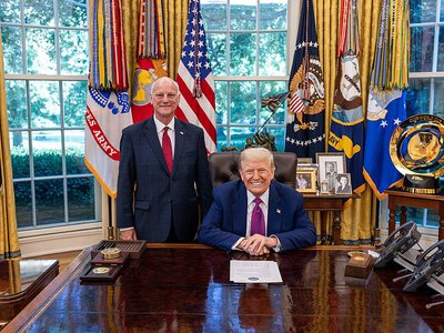Рейтинг схвалення Дональда Трампа впав до 33 відсотків