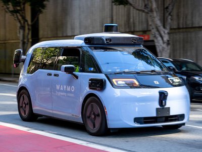  Американская Waymo привлекает более $3 млрд для развития роботакси 