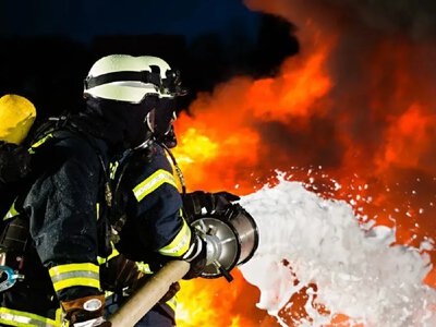 В Хмельницкой области обломки после работы ПВО вызвали пожар, ранен мужчина