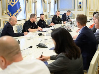 Зеленский встретился с пострадавшим от ударов РФ по складам бизнесом: что пообещал