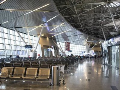 Закрытое небо над РФ: аэропорты в Москве не работают вторую ночь после заявлений Зеленского