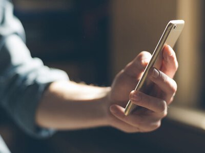 Грузинские банки начали блокировать подозрительные переводы клиентов старше 60 лет
