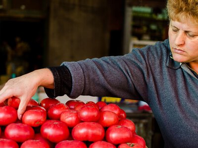 Помидоры подорожали на 57%, интернет подешевел на 25%: как изменились цены в Грузии за год?