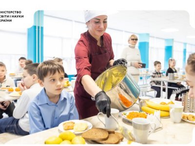 Корецкий поручил проверить качество питания учащихся в школах