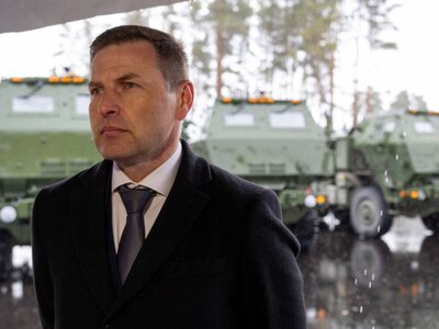  Министр обороны Эстонии ушел в отставку после скандала с закупкой снарядов для Украины 