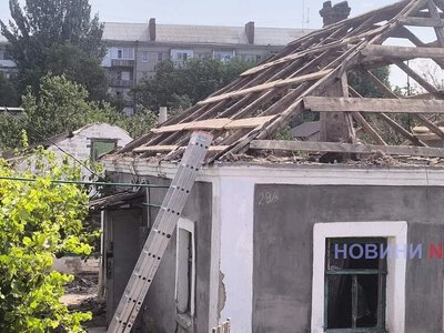 В Николаевской области за сутки атаки дронов и артобстрелы: повреждены дома и авто