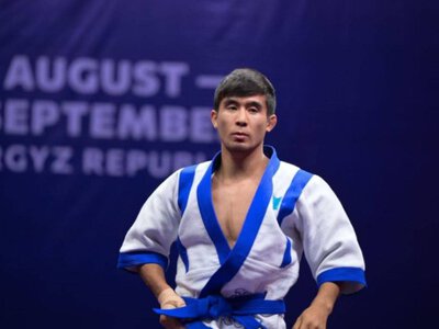  Казахстанский борец взял золото на Всемирных играх кочевников 