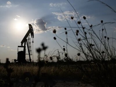  Нефть идет к сильнейшему недельному росту с июля 