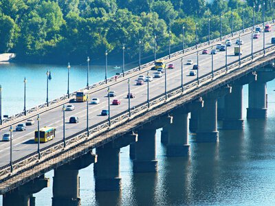 Мост Патона частично перекроют: когда будут действовать ограничения