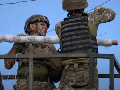 На прифронтовых маршрутах обустроили уже почти 1400 км антидроновой защиты