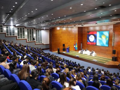 Президент Лаоса Тхонглун Сисулит выступил с лекцией для казахстанских студентов