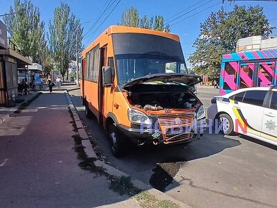 На проспекте в Николаеве произошло ДТП с тремя автомобилями
