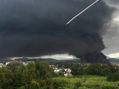 После пожара на нефтебазе в Сочи авиакомпаниям ограничили заправку самолетов