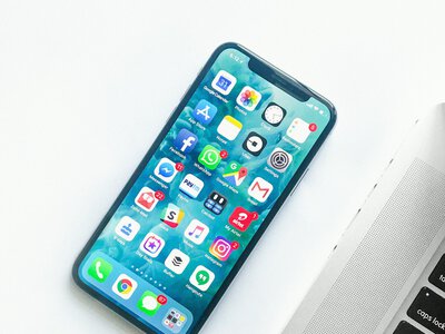 Nokia 300 Charge працює до 40 днів і може заряджати інші гаджети як павербанк