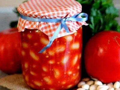 Квасоля в томаті на вечерю: ситна страва з продуктів, які легко знайти вдома