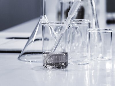 Графен зі старих газет і графіту: дослідники показали незвичайний метод із кухонним блендером