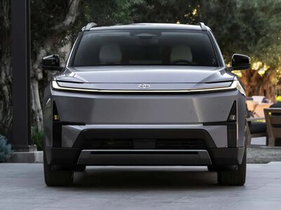 Toyota отложила запуск электрического Highlander - СМИ
