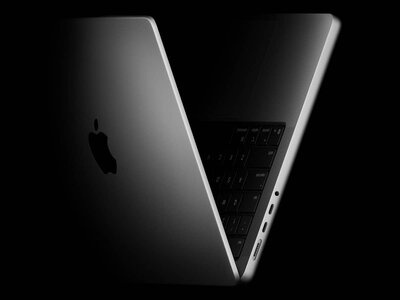 Apple отказалась от огромного складного MacBook и крупной OLED-модели