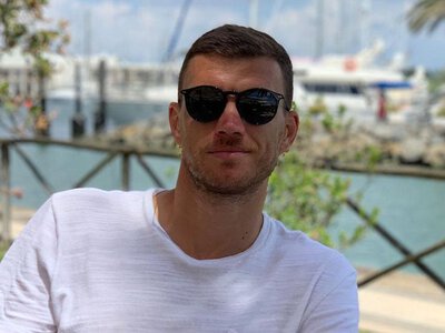 Впервые на арене битва сорокетов: Нойер с Баварией в гостях у Шальке Джеко