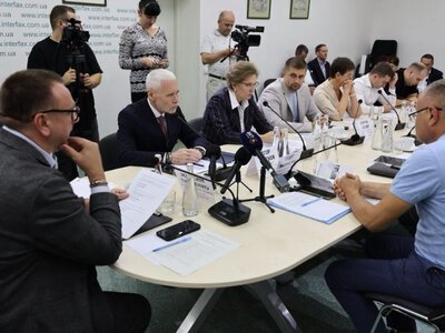 От доступных лекарств до повышения минималки и пенсий: в Киеве обсудили предложения прифронтовых общин