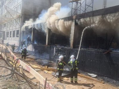  В Шымкенте загорелся строящийся жилой комплекс 