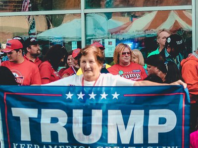 Рейтинг Трампа упал до исторического минимума перед промежуточными выборами - FT