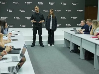 Потребности фронта, наращивание производства и экспорт: Хмара встретился с представителями ОПК