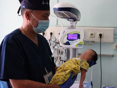  У новорожденной в Алматы удалили опухоль весом два килограмма 