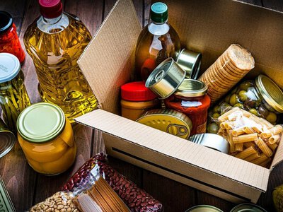 Киев готовится к сложной зиме: город накапливает продукты и питьевую воду