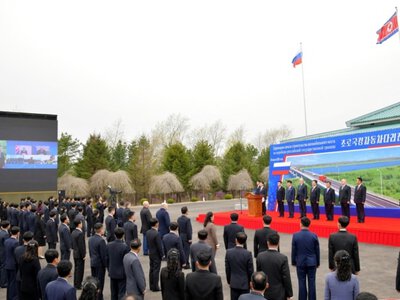 Россия и КНДР открыли первый автомобильный мост между странами