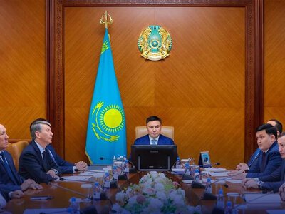 АППАРАТ ОТЫРЫСЫ: ӨЗЕКТІ МӘСЕЛЕЛЕР ҚАРАЛДЫ