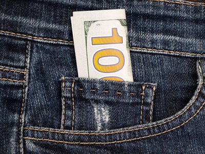 НБУ установил новый официальный курс доллара и евро на 8 сентября