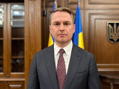 Кравченко отверг отставку по собственному желанию и заявил, что не держится за кресло