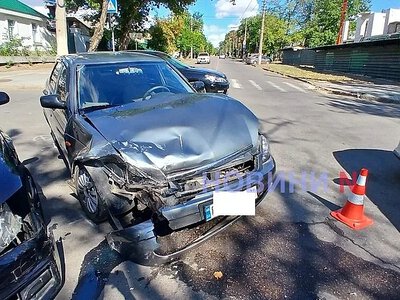 Audi и Lada столкнулись в центре Николаева: кто проехал на красный, выясняется
