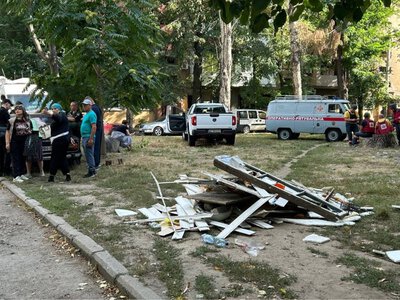 В Запорожье российский БПЛА попал в многоэтажку: фото последствий