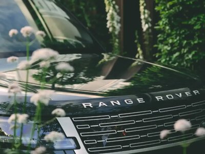 Range Rover выпустил первый электромобиль, сохранивший полную проходимость