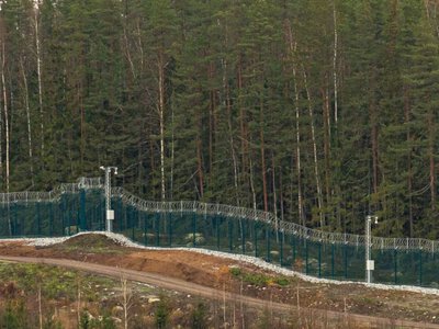 Финляндия достроила 200-километровый забор на границе с Россией