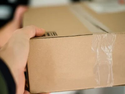Правительство повторно одобрило законопроекты о НДС на посылки: что меняется