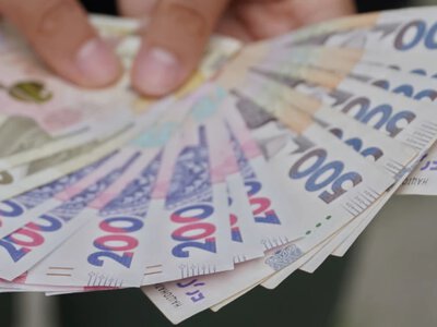 Международный фонд предоставляет по 10 800 грн денежной помощи украинцам: как получить выплаты