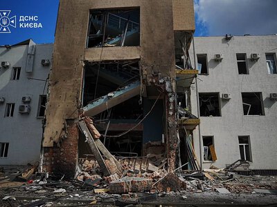 Россия ударила дроном по телеканалу «Мы — Украина» во время прямого эфира: есть пострадавшие
