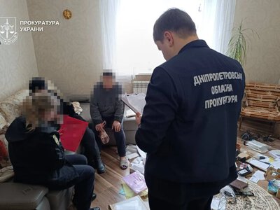 Били, морили голодом и сажали на цепь — в Днепре супругов обвиняют в пытках шестерых детей