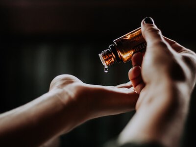 Обличчя набрякає щоранку: нутриціолог назвала звички й продукти, які можуть затримувати рідину ще з вечора