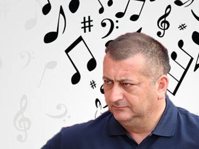 Zaur Axundov niyə baş məşqçilərin işinə qarışır?