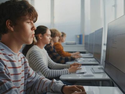 Почти 40 тысяч участников НМТ-2026 не сдали экзамен по математике: в УЦОЯО назвали причины