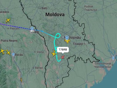 Над аэропортом Кишинёва, вероятно, пролетел реактивный дрон — в небе над Молдовой кружат два самолёта