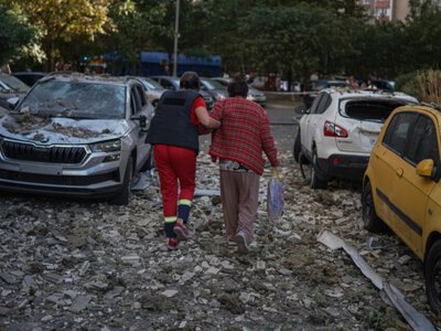  Российский дрон влетел в 22-этажку в Киеве: вспыхнул пожар, есть пострадавшие 
