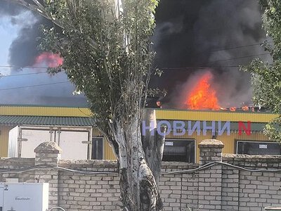 Утренняя атака по Николаеву с масштабным пожаром: появились фото и видео последствий