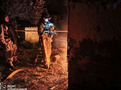 Российский дрон попал в хозяйственную постройку в Ясногорке: возник пожар